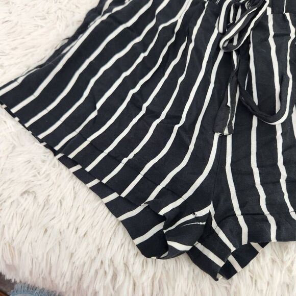 Ambiance Apparel Black White Pinstripe Dress Shorts Women's Size Small - Picture 4 of 8